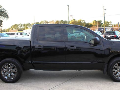Used 2017 Nissan Titan S image 6