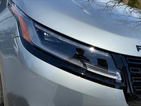 New 2026 Land Rover Range Rover Velar Dynamic SE image 13