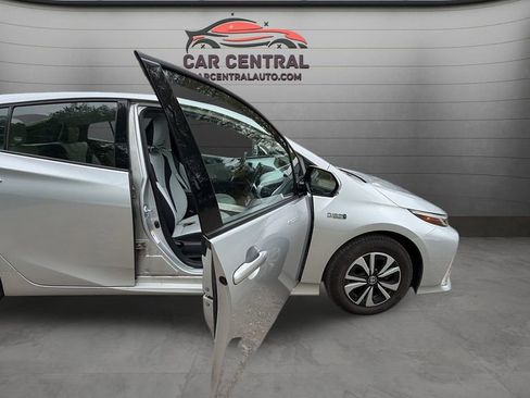 Used 2018 Toyota Prius Prime Advanced FWD image 9