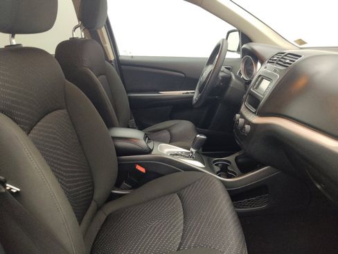 Used 2019 Dodge Journey SE FWD image 21
