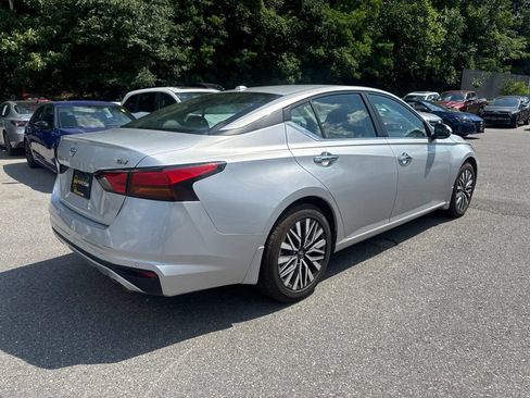 Used 2024 Nissan Altima 2.5 SV w/ SV Premium Package FWD image 6