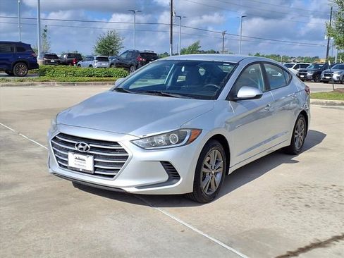 Used 2018 Hyundai Elantra SEL image 3