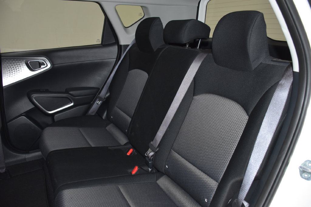 Used 2025 Kia Soul LX w/ LX Technology Package FWD image 25