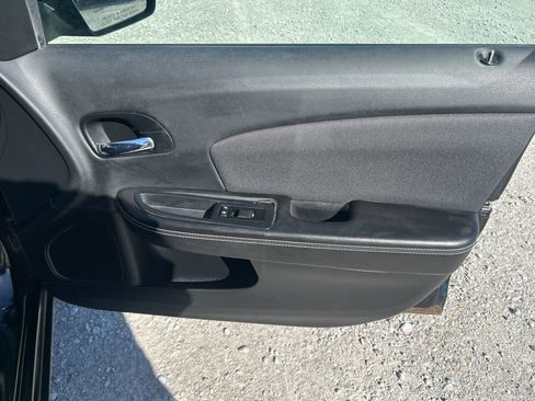 Used 2013 Dodge Avenger SE image 20