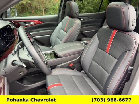 Used 2024 Chevrolet Traverse RS FWD image 27