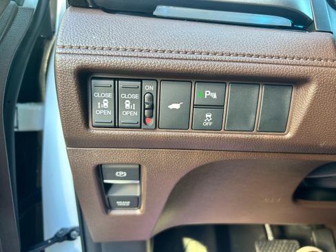 New 2026 Honda Odyssey Touring image 11