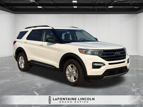 Used 2023 Ford Explorer XLT w/ Equipment Group 202A AWD/4WD image 7