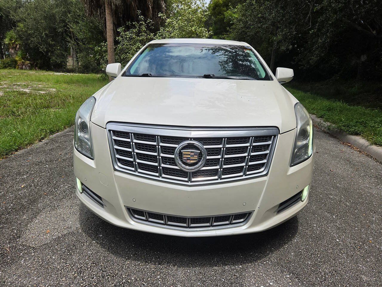 Used 2014 Cadillac XTS Luxury FWD image 2