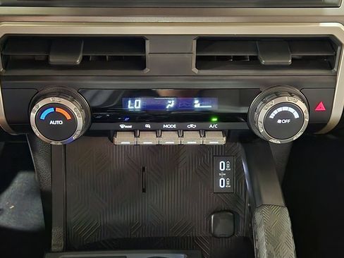 Used 2024 Toyota Tacoma TRD Off-Road image 38