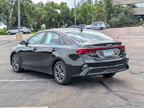 Used 2024 Kia Forte LXS w/ LXS Technology Package FWD image 5