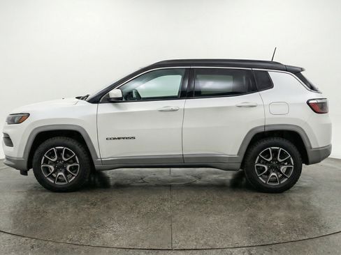 Used 2025 Jeep Compass Trailhawk AWD/4WD image 5