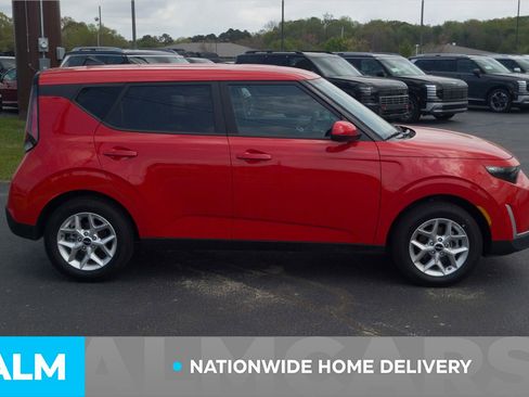 Used 2025 Kia Soul LX w/ LX Technology Package image 4