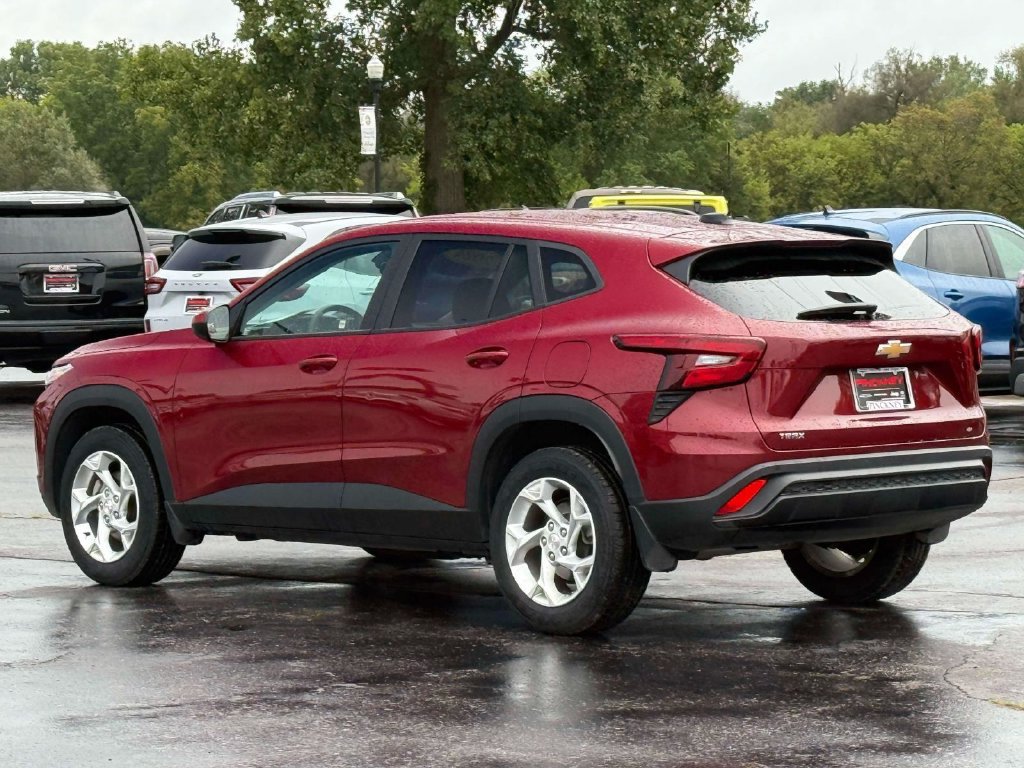 Used 2024 Chevrolet Trax LS w/ LS Convenience Package FWD image 7