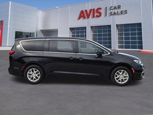 Used 2025 Chrysler Pacifica Select FWD image 5