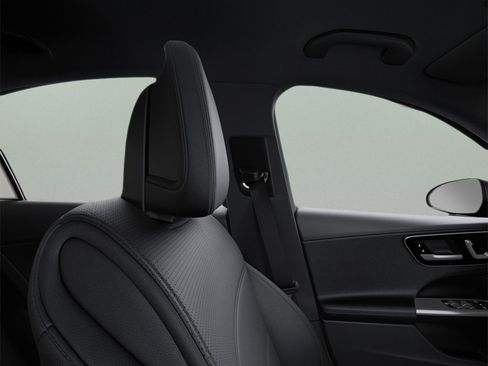 Used 2025 Mercedes-Benz C 300 Sedan image 43