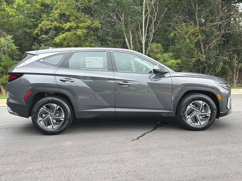 New 2026 Hyundai Tucson Blue SE FWD image 7