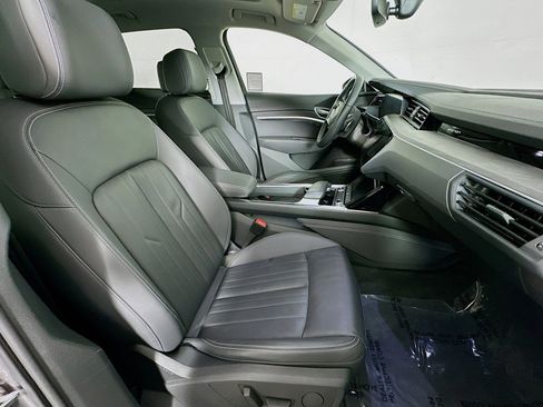 Used 2021 Audi e-tron Premium w/ Convenience Plus Package image 8