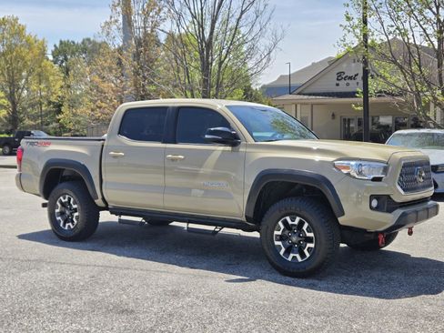 Used 2019 Toyota Tacoma TRD Off-Road w/ Technology Package image 5