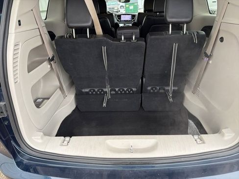 Used 2023 Chrysler Pacifica Touring-L image 30