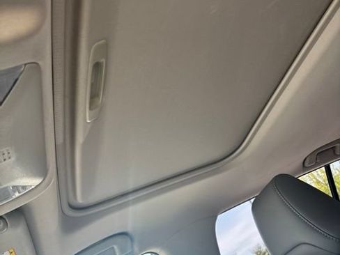 Used 2022 Toyota RAV4 XLE Premium AWD/4WD image 15