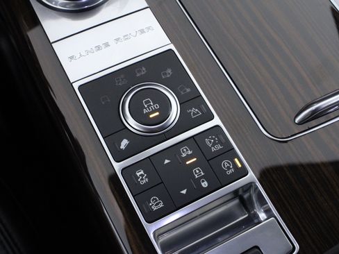 Used 2016 Land Rover Range Rover HSE image 32