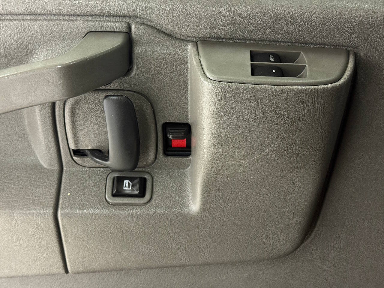 Used 2017 Chevrolet Express 2500 Extended RWD image 54