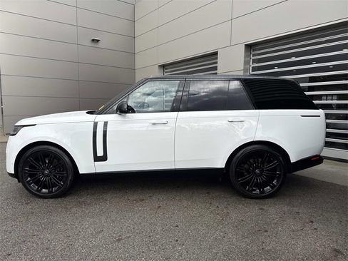 Used 2023 Land Rover Range Rover SE image 4