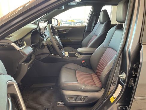 Used 2025 Toyota RAV4 XSE w/ Weather Package AWD/4WD image 9
