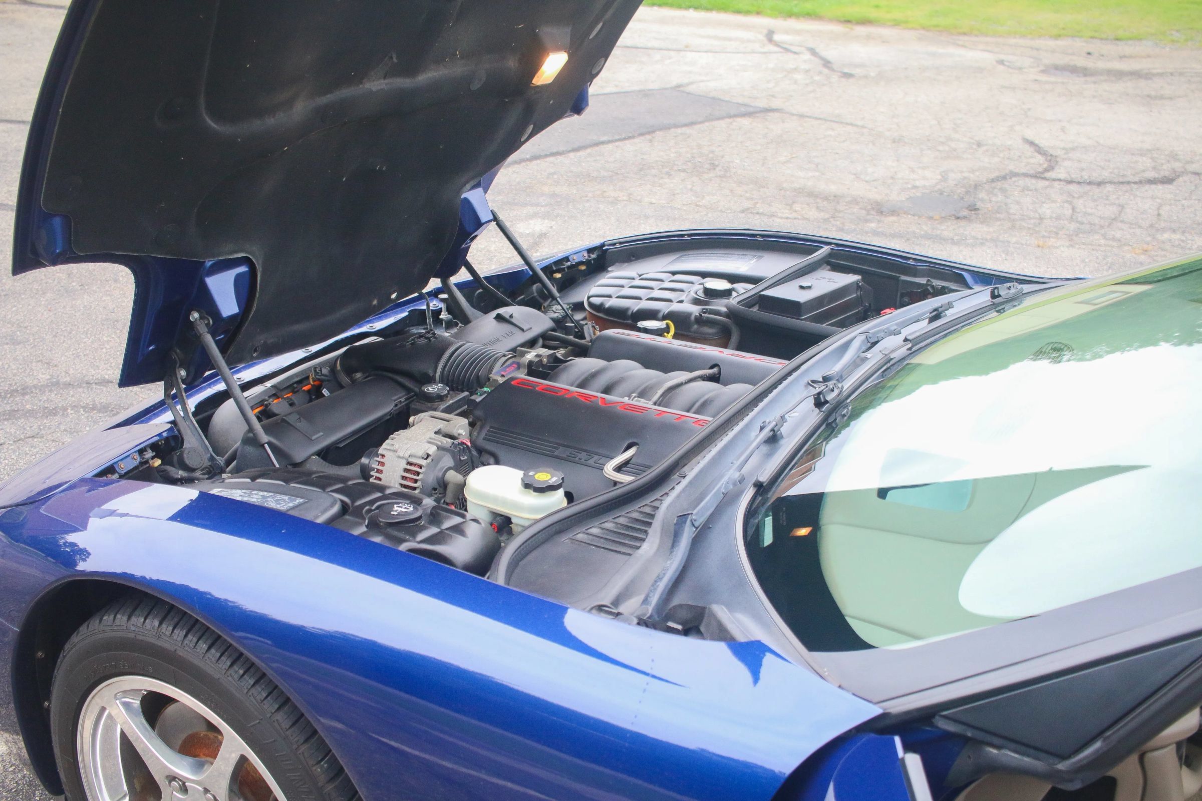 Used 2004 Chevrolet Corvette Convertible w/ Preferred Equipment Group RWD image 19