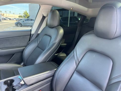 Used 2022 Tesla Model Y Long Range image 23