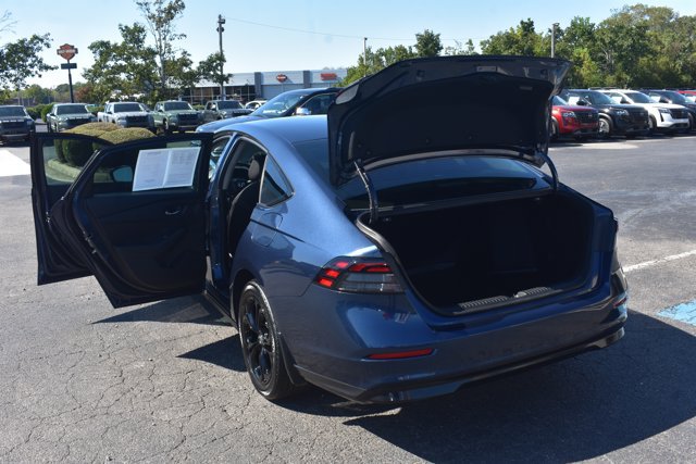 Used 2025 Honda Accord SE image 16