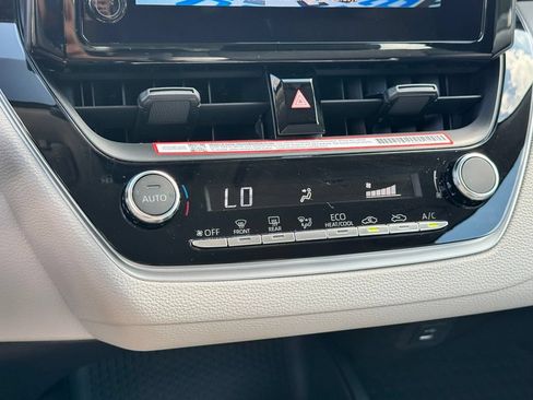 Used 2025 Toyota Corolla LE FWD image 21