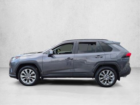 Used 2019 Toyota RAV4 XLE Premium FWD image 8