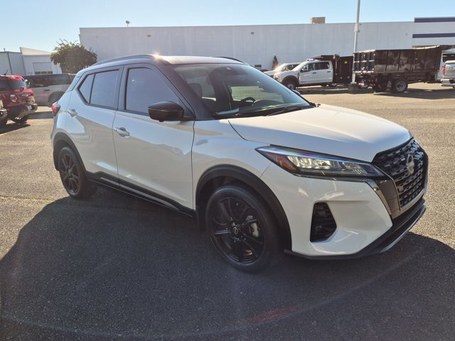 Used 2023 Nissan Kicks SR w/ SR Premium Package FWD image 1