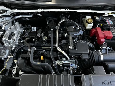 Used 2025 Nissan Kicks SR AWD/4WD image 33