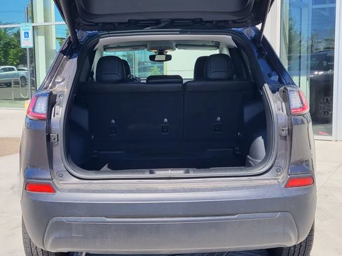 Used 2019 Jeep Cherokee Latitude Plus w/ Comfort/Convenience Group AWD/4WD image 28