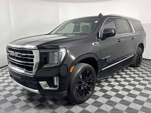 Used 2023 GMC Yukon XL SLT image 2