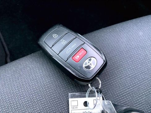 Used 2024 Toyota Corolla SE image 14