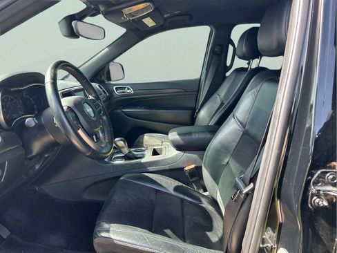 Used 2018 Jeep Grand Cherokee Laredo RWD image 9