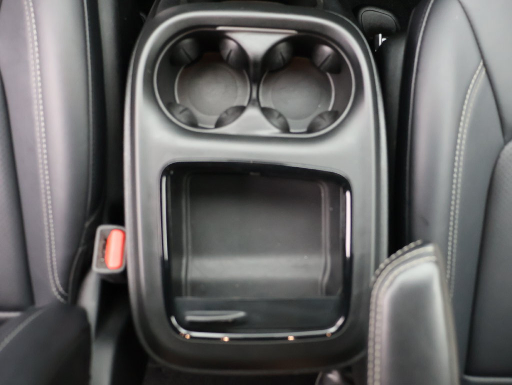 Used 2024 Chrysler Pacifica Limited FWD image 15