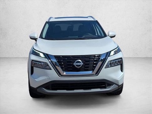 Used 2023 Nissan Rogue SV w/ SV Premium Package FWD image 2