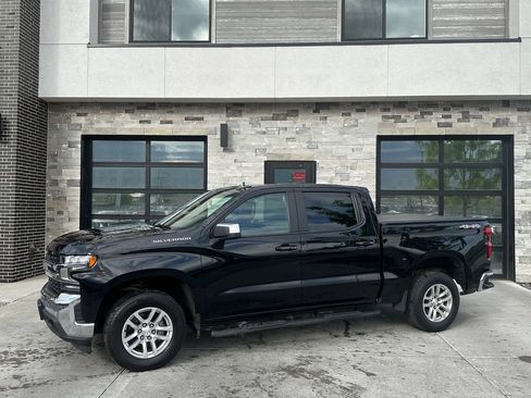 Used 2022 Chevrolet Silverado 1500 LT AWD/4WD image 7