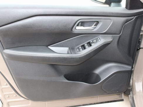 Used 2024 Nissan Rogue SV image 19