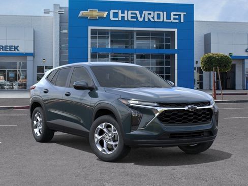 Used 2026 Chevrolet Trax LS w/ LS Convenience Package FWD image 1