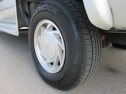 Used 2003 Ford E-150 and Econoline 150 Wagon image 38