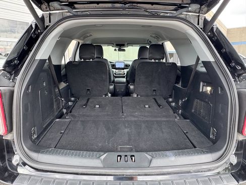 Used 2022 Ford Explorer XLT w/ Equipment Group 202A AWD/4WD image 33