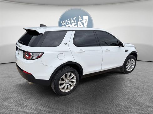 Used 2018 Land Rover Discovery Sport SE image 3