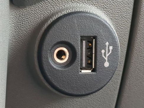 Certified 2021 Nissan Frontier SV w/ Midnight Edition Floor Mats image 21