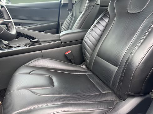 Certified 2024 Hyundai Elantra Limited FWD image 14