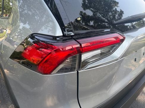 Used 2022 Toyota RAV4 LE AWD/4WD image 33